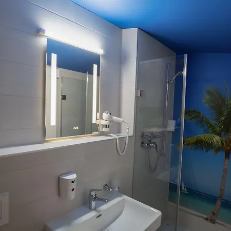 Beachin - Sport, Events, Hotel, Restaurant, Bar 3* Ins