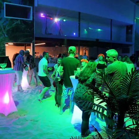 Beachin - Sport, Events, Hotel, Restaurant, Bar 3* Ins